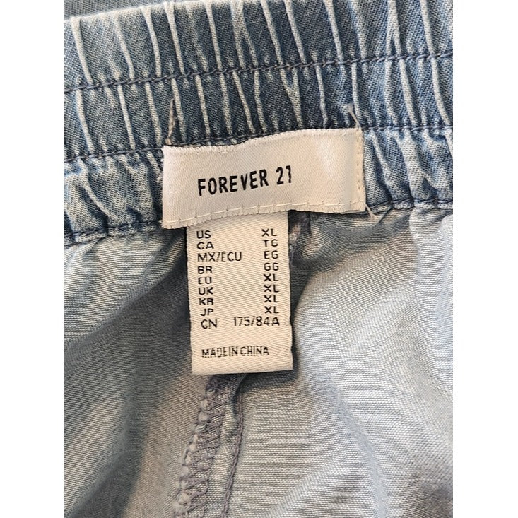Forever 21 Light Wash Chambray Cargo Shorts Size XL