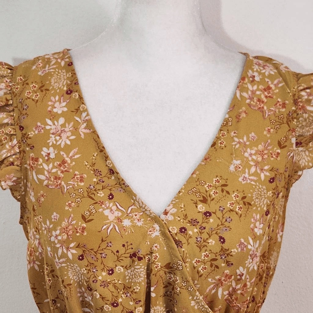 Pink Rose Gold and Pink Floral Blouse NWT Size Small Boho Cropped Top