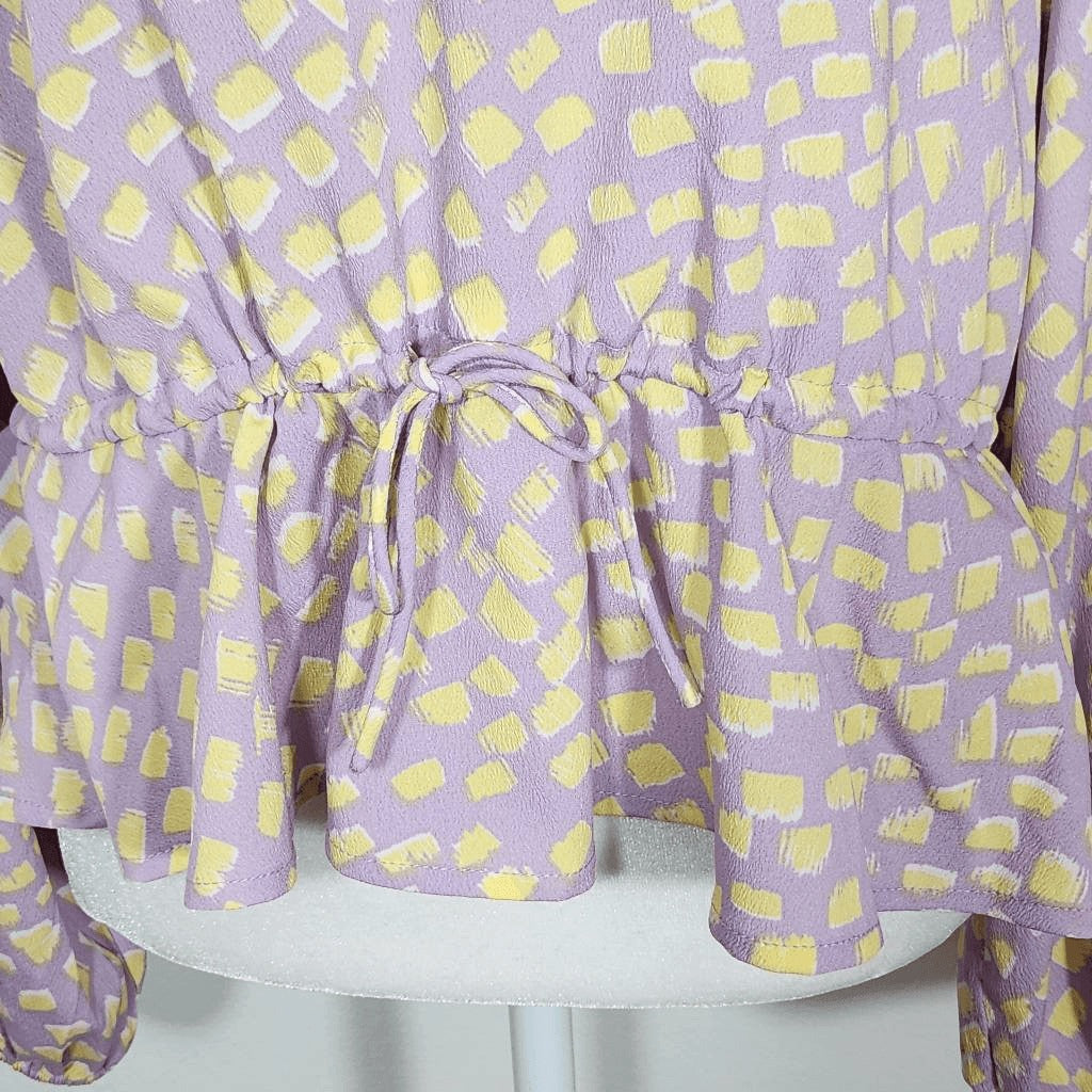 Vero Moda Purple Yellow Print Blouse NWT Size XL Petite Light Purple V-Neck Top