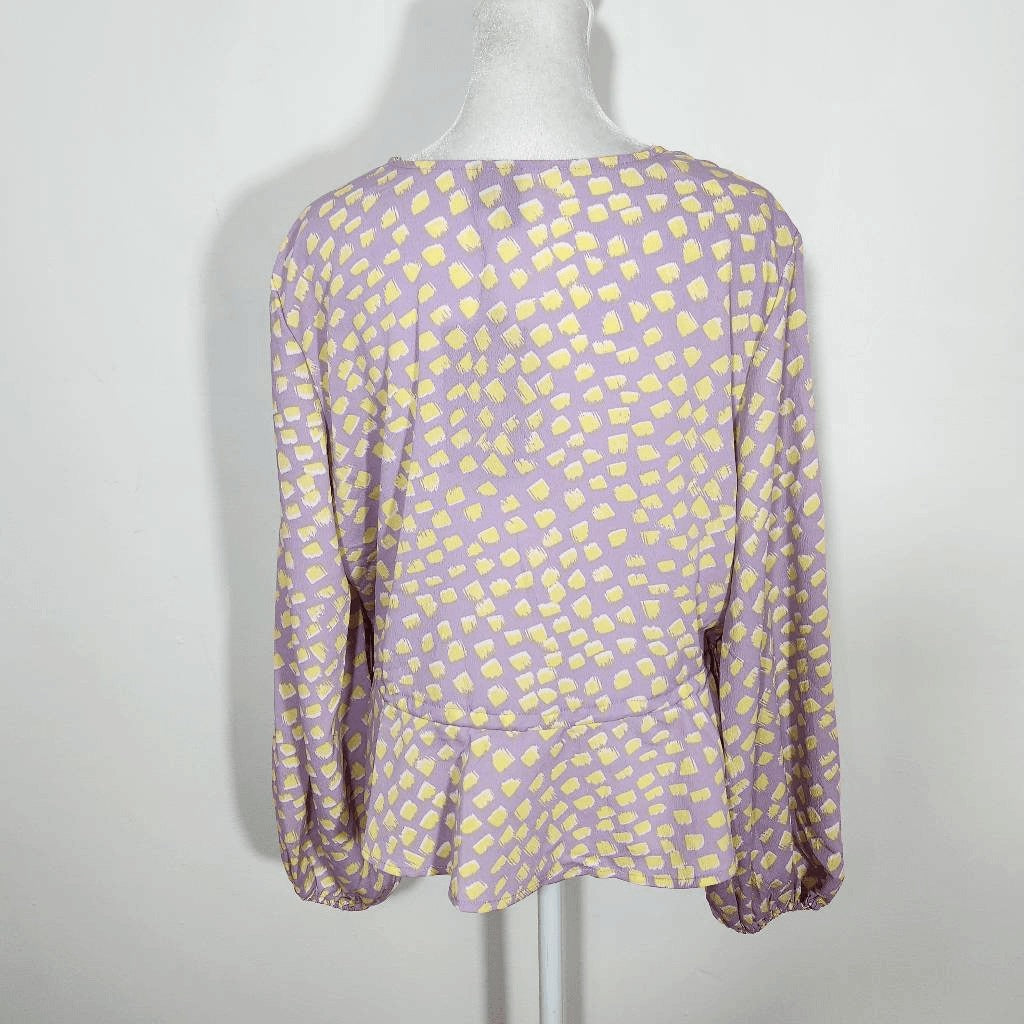 Vero Moda Purple Yellow Print Blouse NWT Size XL Petite Light Purple V-Neck Top