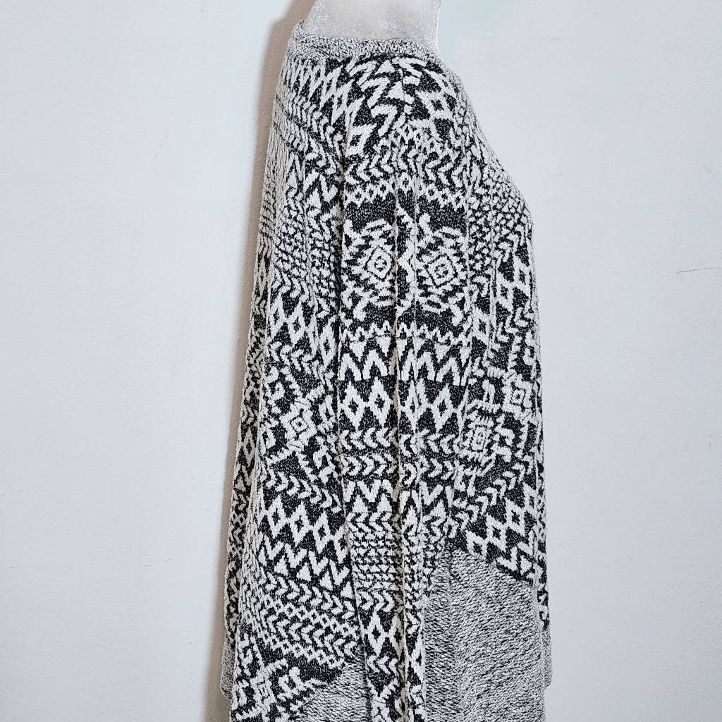 One World Black and White Knit Top Size XL Aztec Knit Top