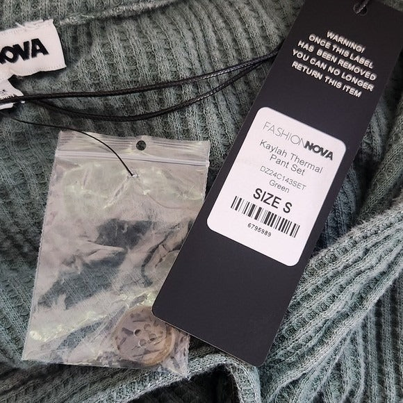 Fashion Nova Green Thermal Knit Button-Up Shirt NWT Size Small Waffle Knit Shirt