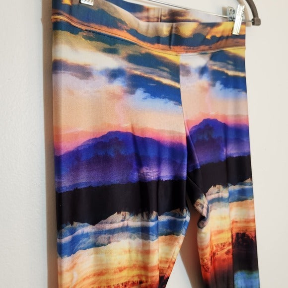 American Eagle Outfitters Black Scenic Sunset Print Leggings Size Medium
