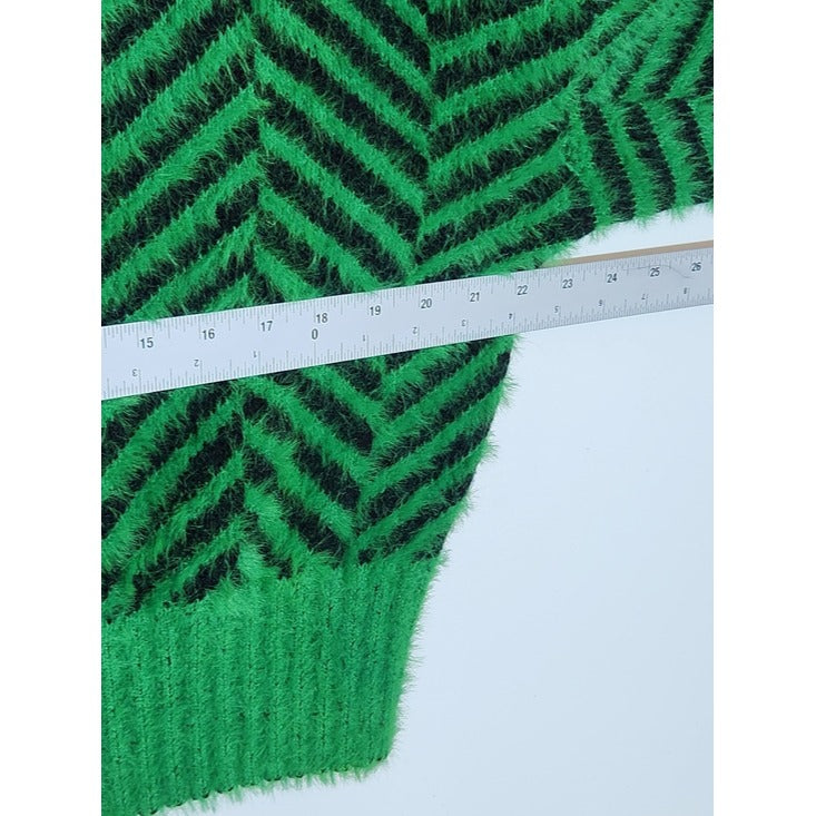 Sugarlips Green and Black Fuzzy Cropped Sweater Size Medium