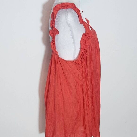 Doe & Rae Tomato Red Sleeveless Crinkle Blouse with Ruffle Accent Size Large