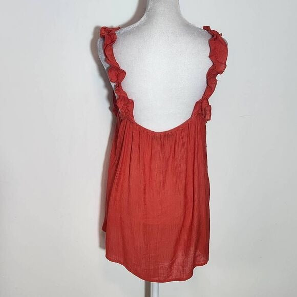Doe & Rae Tomato Red Sleeveless Crinkle Blouse with Ruffle Accent Size Large