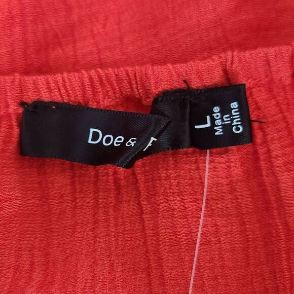 Doe & Rae Tomato Red Sleeveless Crinkle Blouse with Ruffle Accent Size Large