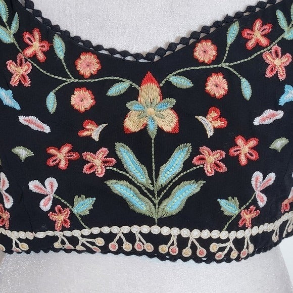 Forever 21 Boho Floral Embroidered Black Crop Top Size Large