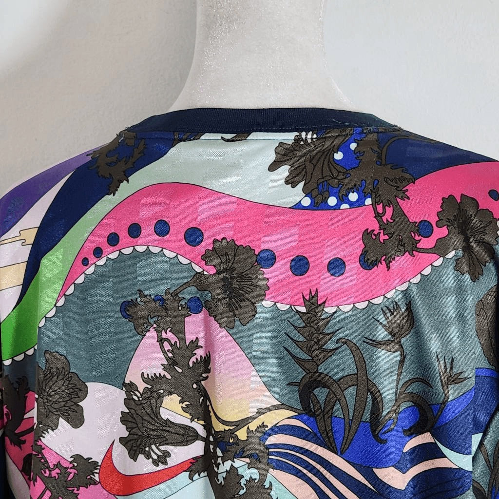 Nike Colorful Print Short Sleeve Cropped Tee Size Medium Nike Icon Tee