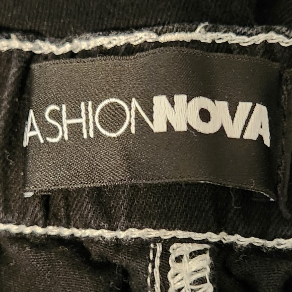 Fashion Nova Black Wide Leg Cargo Denim Size 9