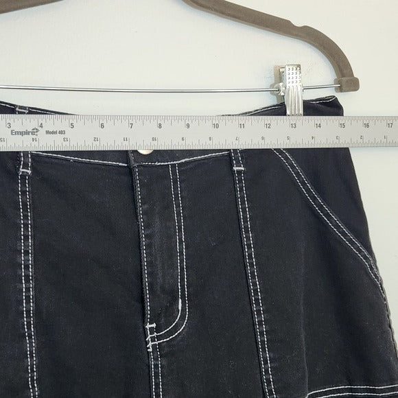 Fashion Nova Black Wide Leg Cargo Denim Size 9