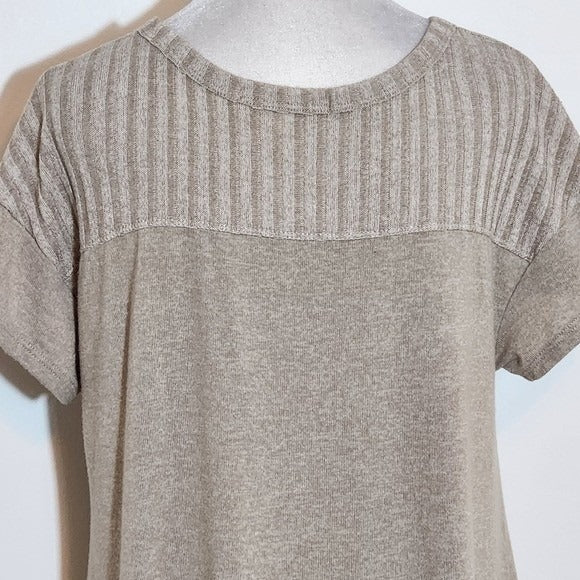 Mi Ami Tan Short Sleeve Top Size Large Khaki Short Sleeve Tee