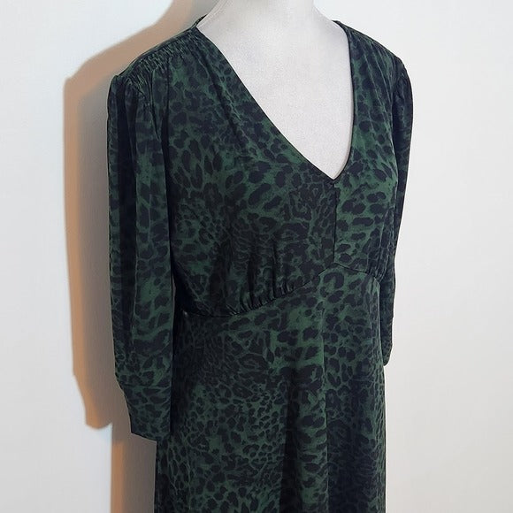 Lark & Ro Green Leopard Print Dress Size 14 Green Leopard V-Neck Dress