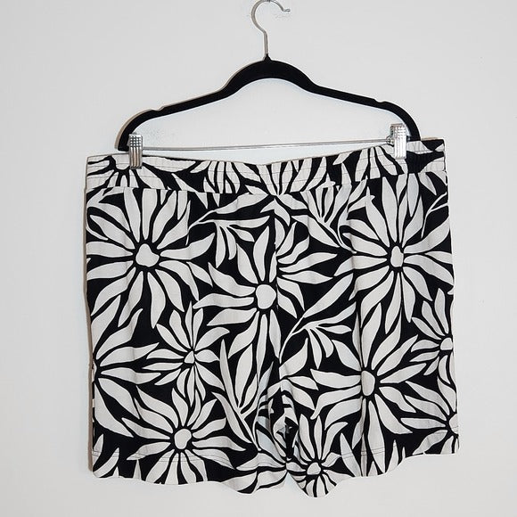 Belle Beach by Kim Gravel Black and White Floral Print Shorts Size 1X