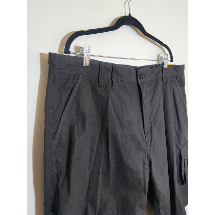 CAT Caterpillar Dark Gray DL Short Cargo Shorts Size 42 NWT