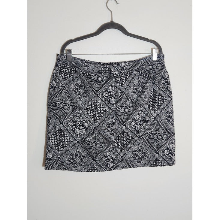 Karen Scott Navy and White Bandana Print Skort Size 10