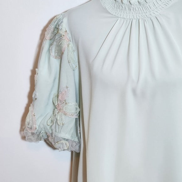Entro Mint Green Blouse with Floral Puffy Sleeves Size Medium