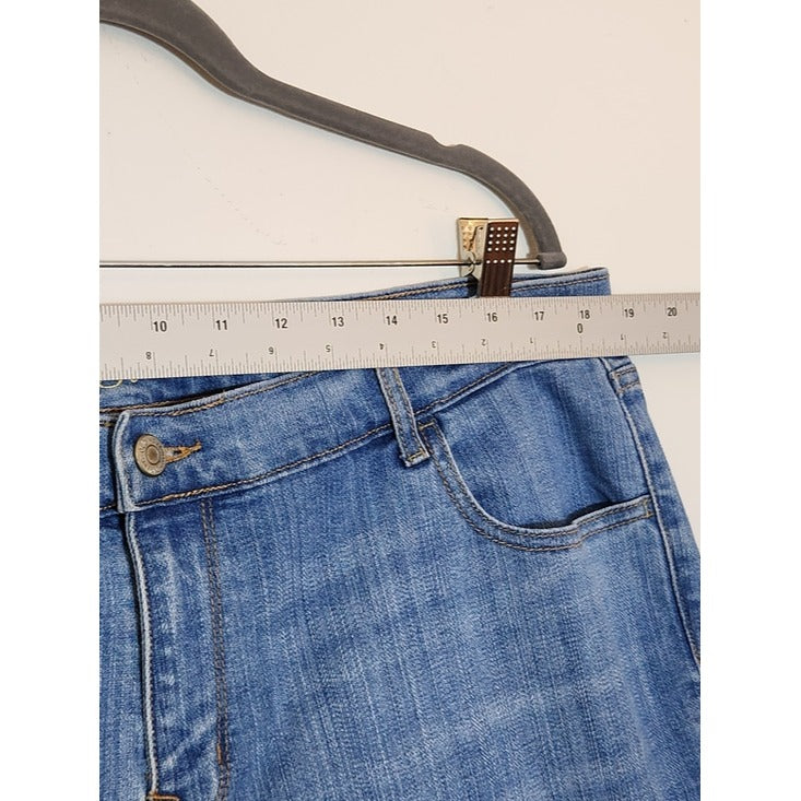 Old Navy Womens The Boyfriend Cuffed Denim Shorts Size 16 Tall