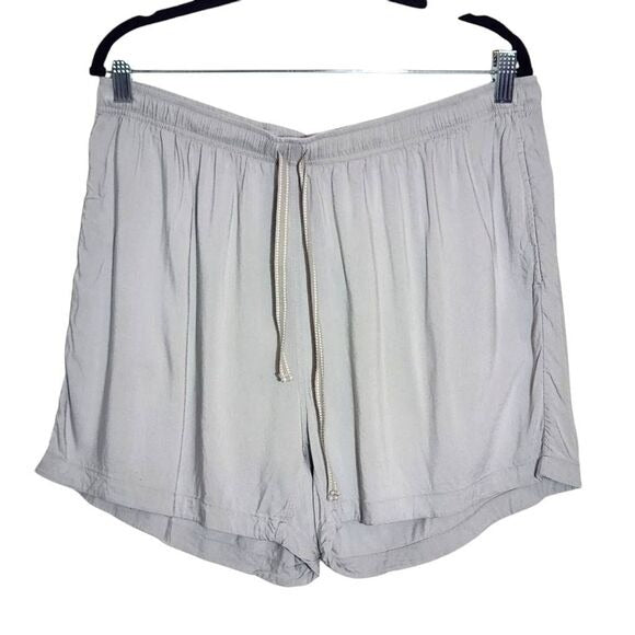 Uniqlo Gray Pull-on Shorts Size XL Light Gray Pull-on Drawstring Shorts