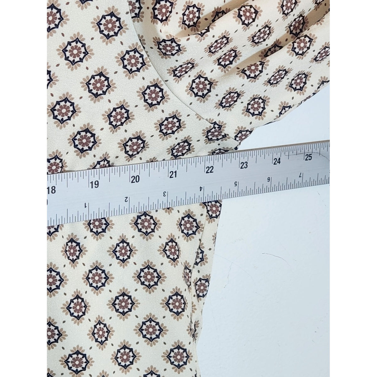 Appleseed's Cream and Brown Medallion Print Blouse Size Large