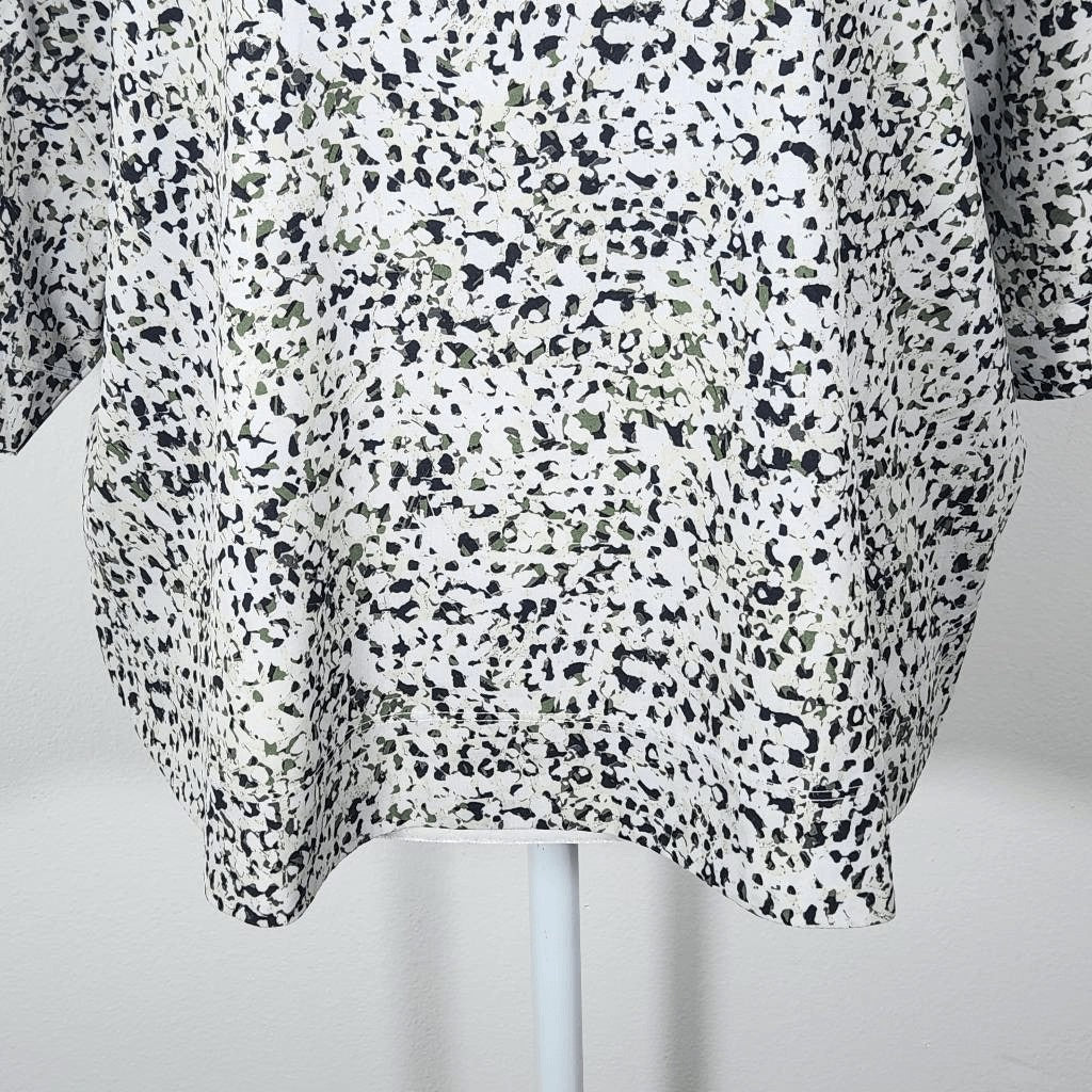 Old Navy Active White and Green Oversized Athletic Tee Size Large Sporty T-Shirt