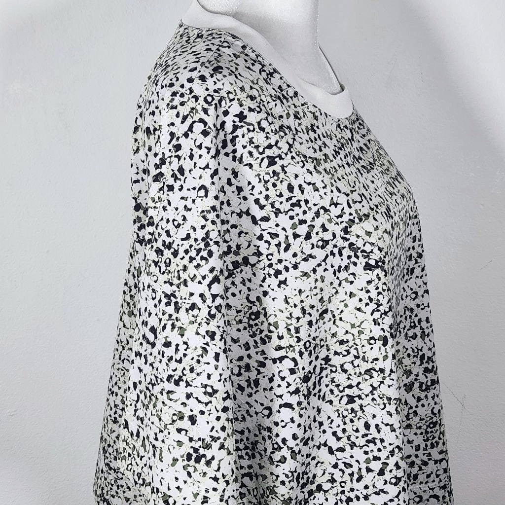 Old Navy Active White and Green Oversized Athletic Tee Size Large Sporty T-Shirt