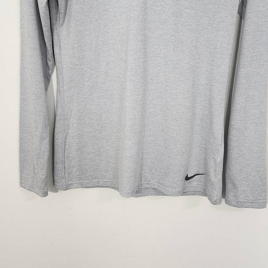 Nike Gray Long Sleeve Tee with Hoodie Size Small Nike Gray Hoodie Logo Top