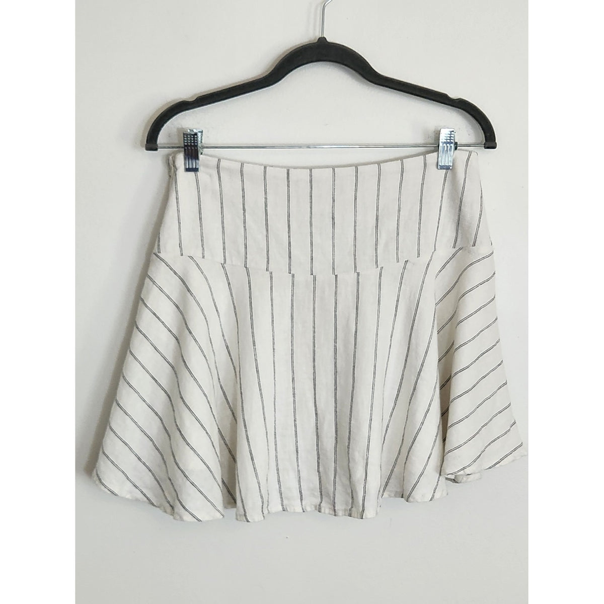 Universal Thread Off White Striped Linen Blend Mini Skirt Size Small NWT Flaw