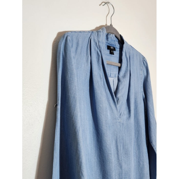 Mossimo Light Wash Chambray V-Neck Top Size Medium