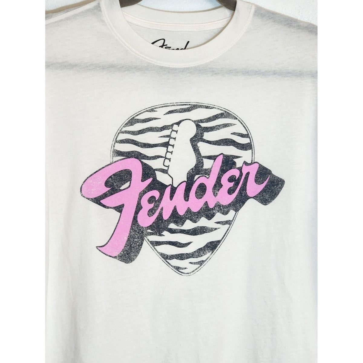 Fender Cream Zebra Print Guitar Pick Graphic Tee with Pink Logo Size Large