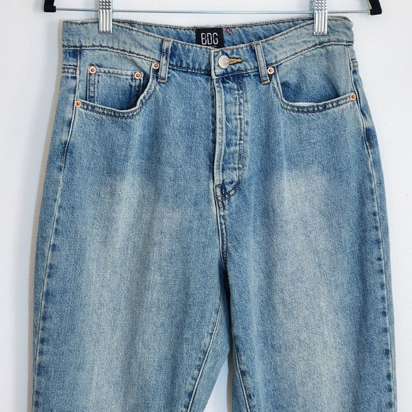 BDG Light Wash High-Rise Slim Straight Denim with Raw Edge Hem Size 29