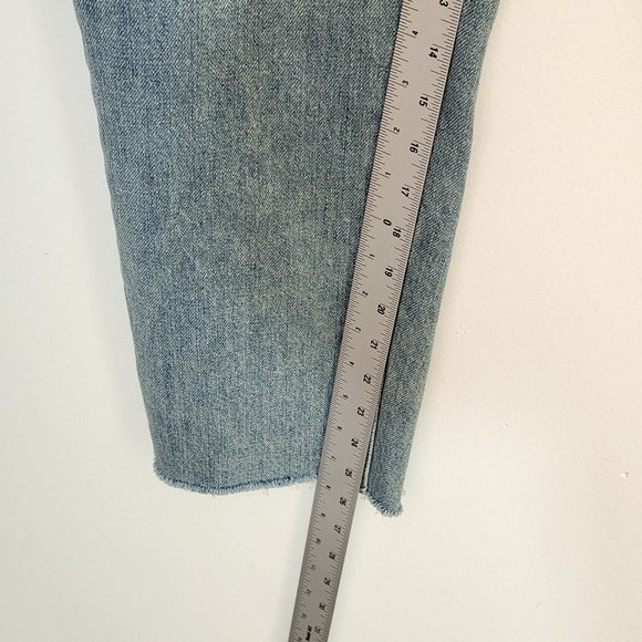 BDG Light Wash High-Rise Slim Straight Denim with Raw Edge Hem Size 29