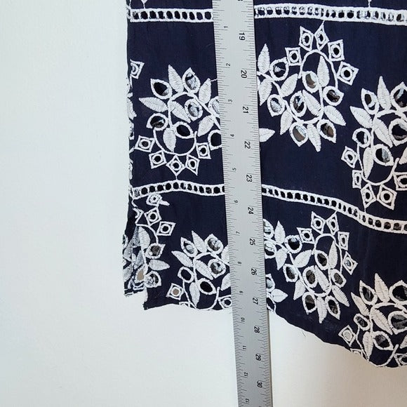 Chico’s Navy Embroidered Tunic Blouse Size 0 Small 4/6