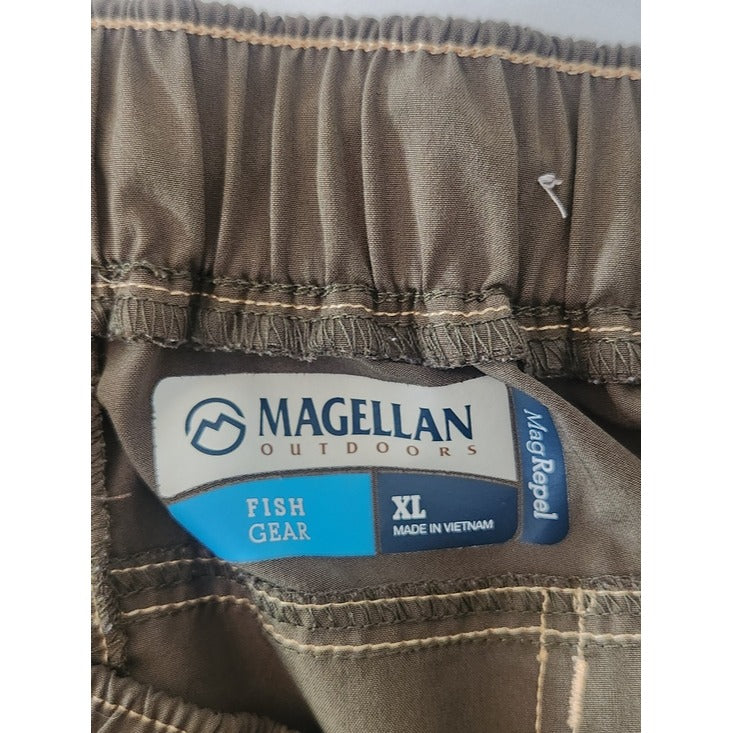 Magellan Outdoors Green Fish Gear Water Repellent Cargo Shorts Size XL