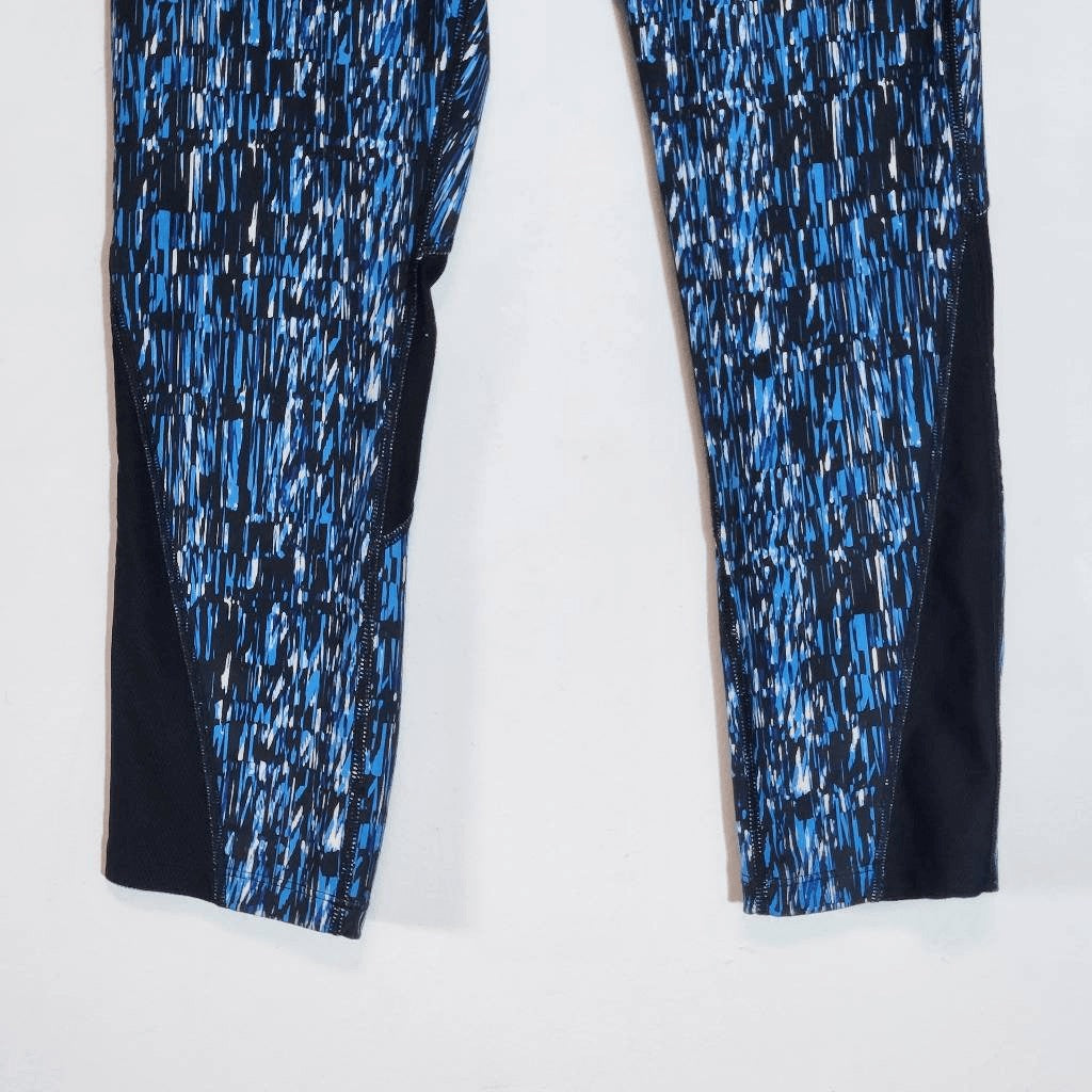 Nike Blue and Black Capri Leggings Size Medium Nike Blue Print Leggings