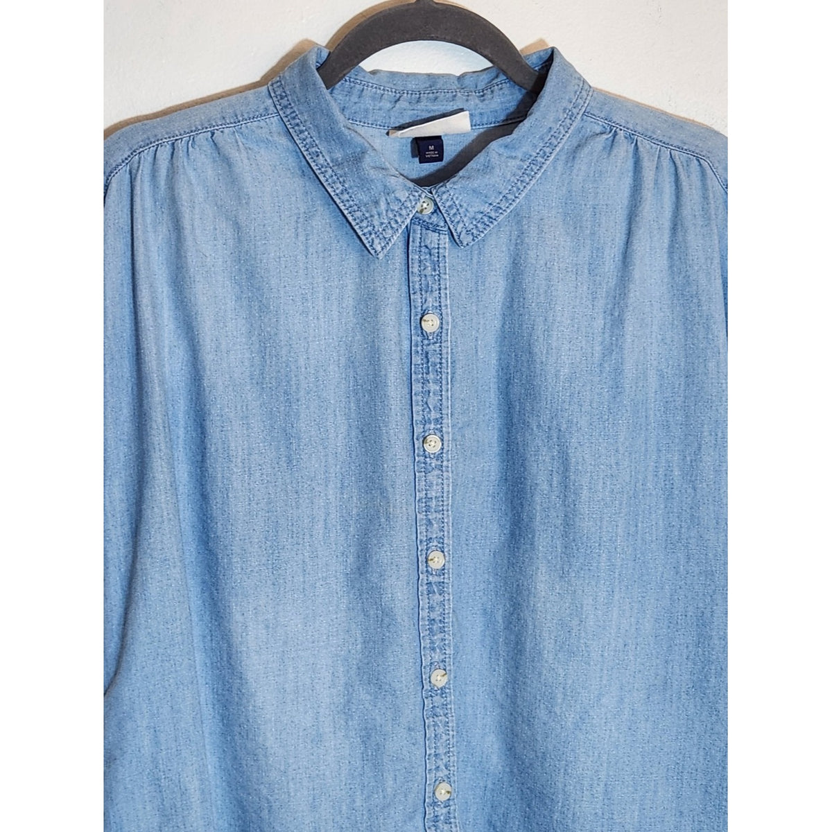Universal Thread Light Wash Chambray Short Sleeve Button Up Blouse Size Medium