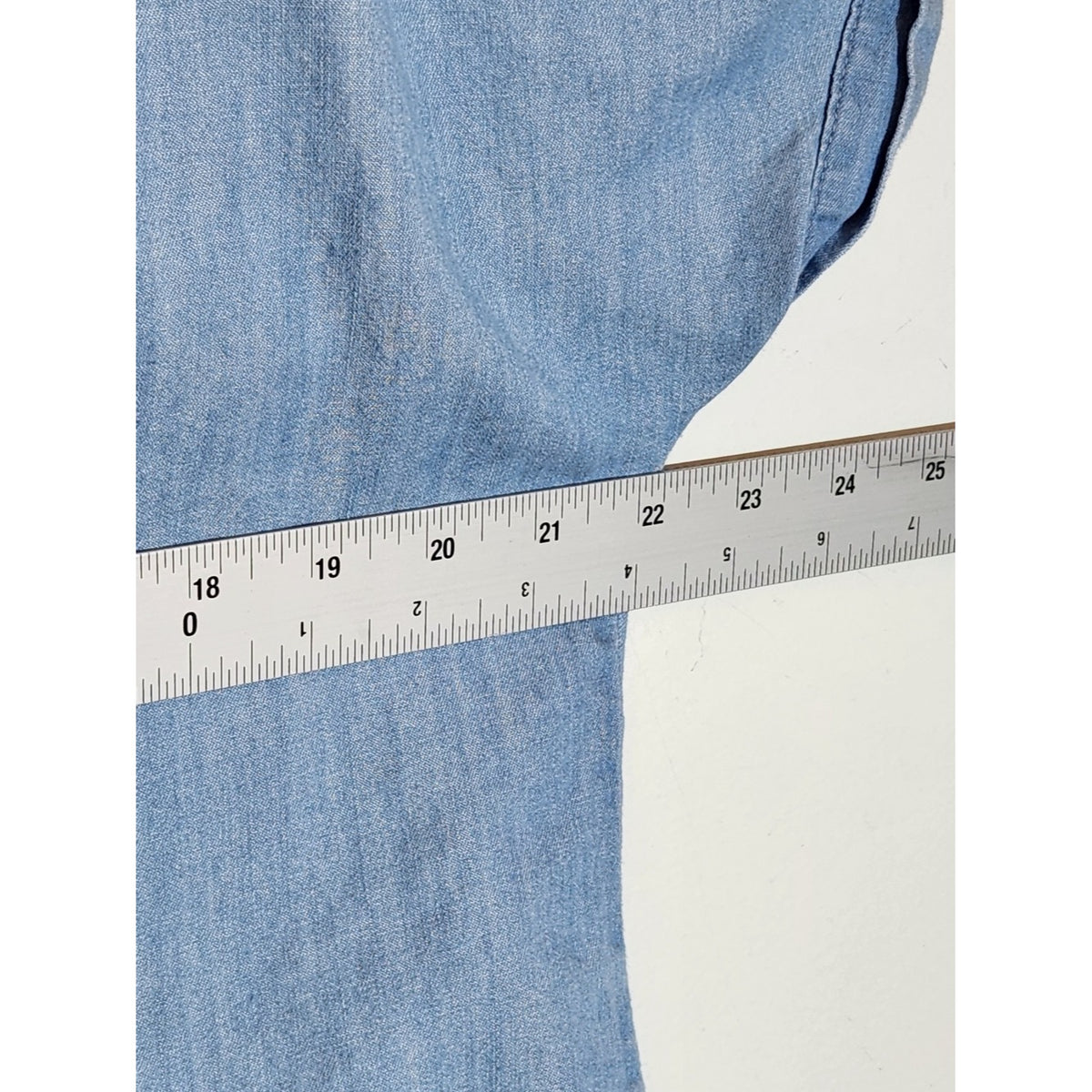 Universal Thread Light Wash Chambray Short Sleeve Button Up Blouse Size Medium