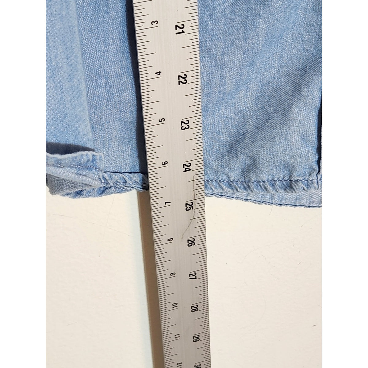 Universal Thread Light Wash Chambray Short Sleeve Button Up Blouse Size Medium