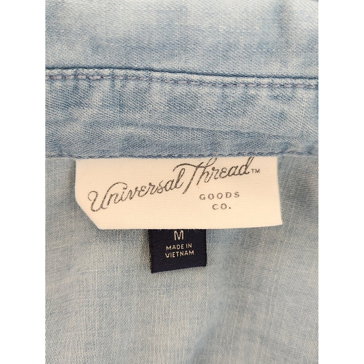 Universal Thread Light Wash Chambray Short Sleeve Button Up Blouse Size Medium