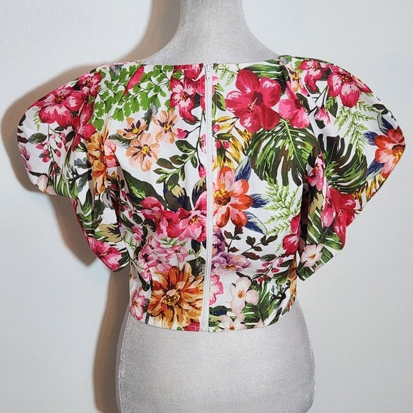 A Peach Floral Crop Top with Puffy Sleeves Size Medium Colorful Crop Top