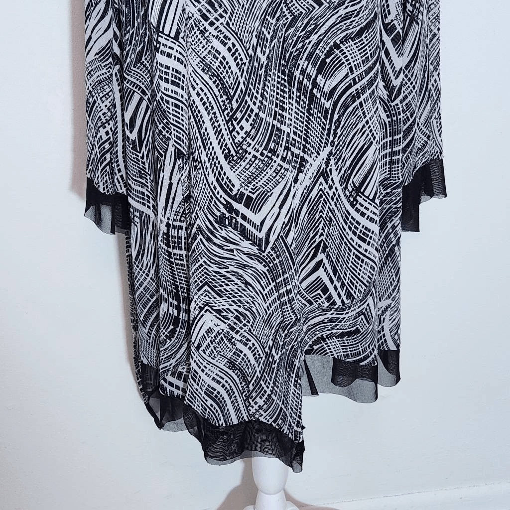 Catherines Black and White Print Mesh Asymmetrical Tunic Size 2X