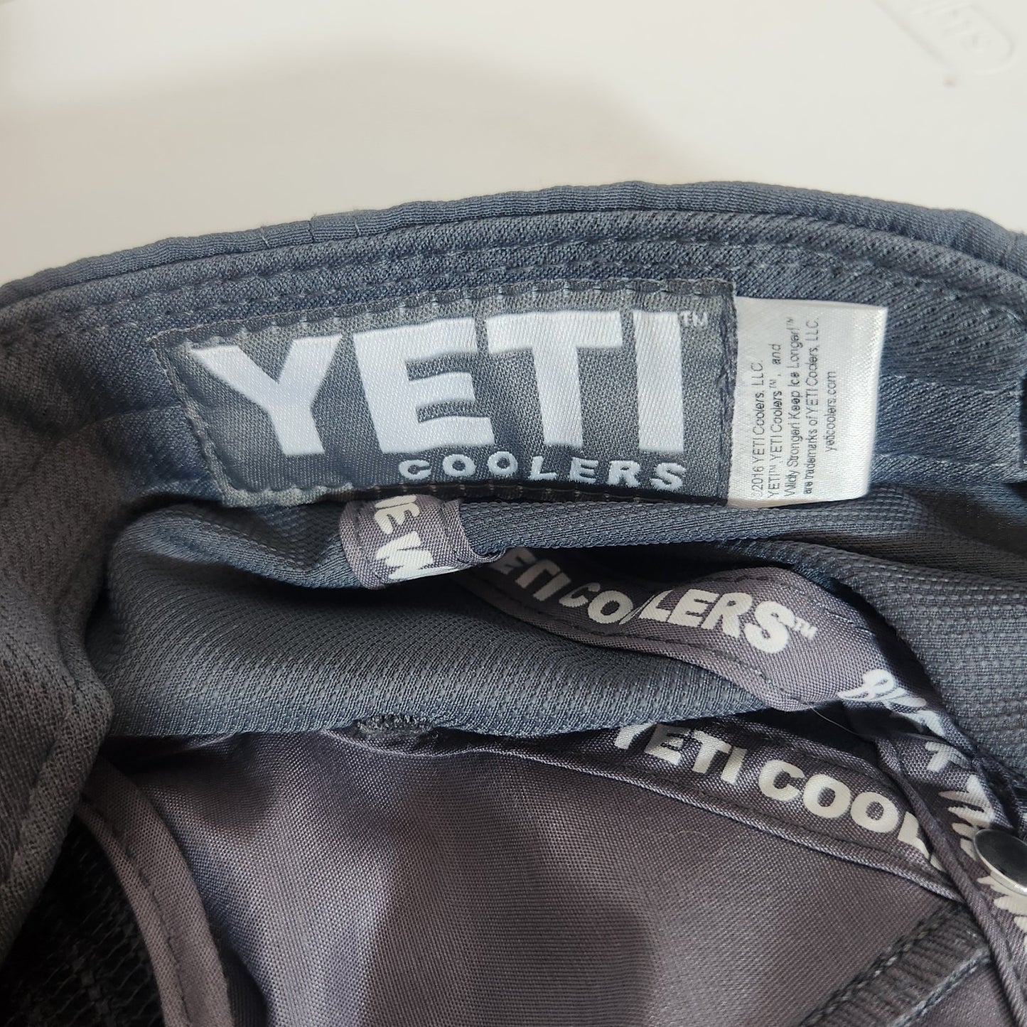 YETI Coolers Mens Gray Flat Bill Hat One Size