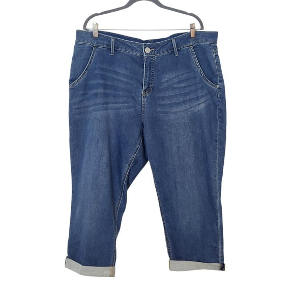 Lane Bryant Medium Wash Capri Jeans Size 22