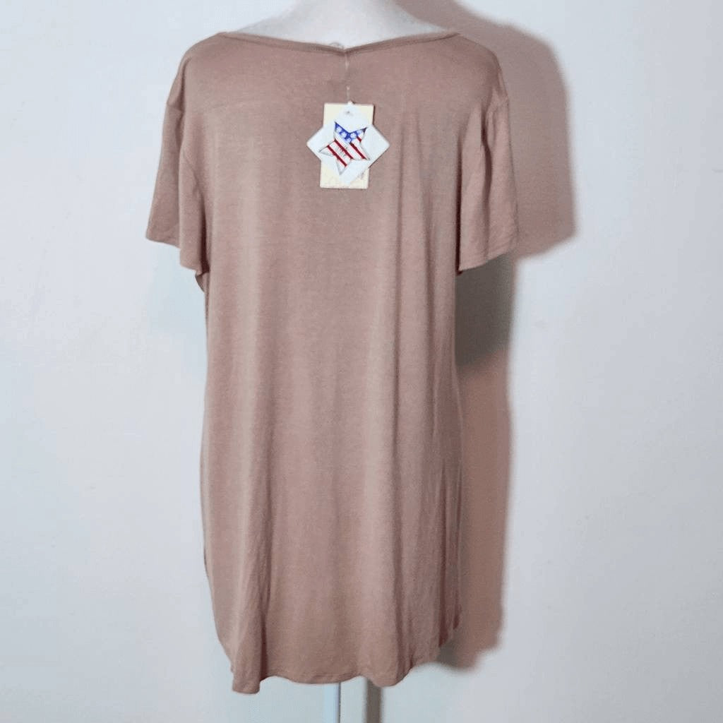Belah & Codey Tan High Heel Graphic Print Short Sleeve Fitted Tee NWT Size XL