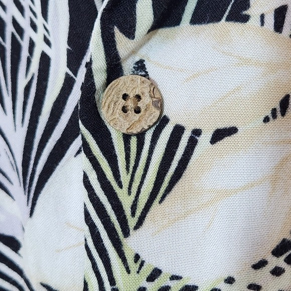 Caribbean Joe Men's Black and Cream Hawaiian Shirt Size XL Men's Hawaiian Shirt