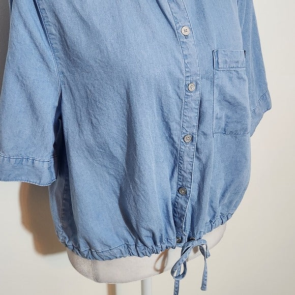 DKNY Light Blue Cropped Size Medium Chambray Top