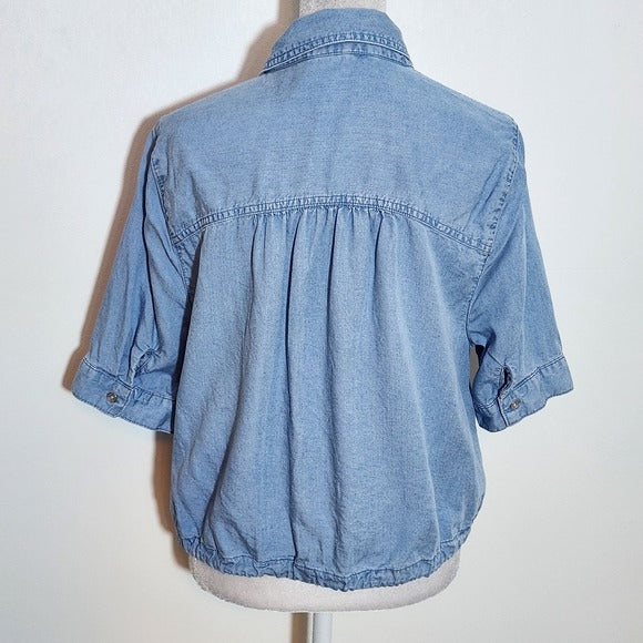 DKNY Light Blue Cropped Size Medium Chambray Top