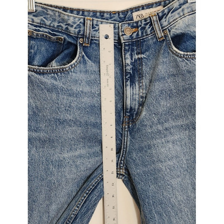 Zara Light Wash High Waist Relaxed Fit Jeans Size 10