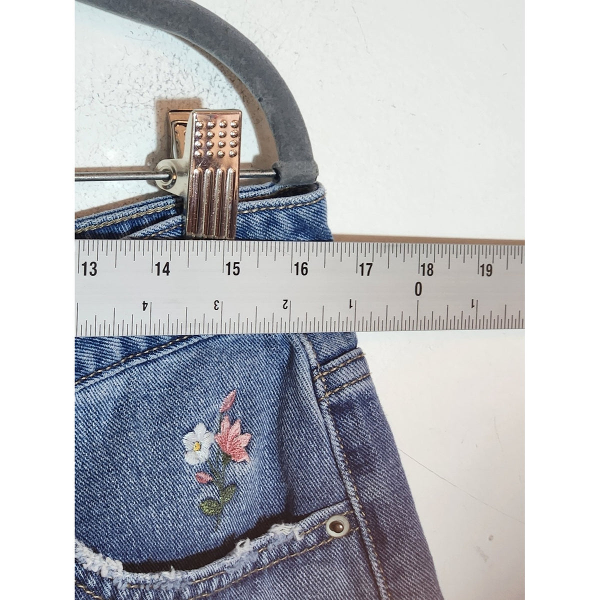 Time and Tru Floral Embroidered High Rise Boho Cutoff Denim Shorts Size 14