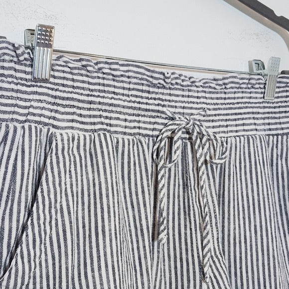 a new day Striped Navy and White Linen Shorts Size Medium Linen Blend Shorts